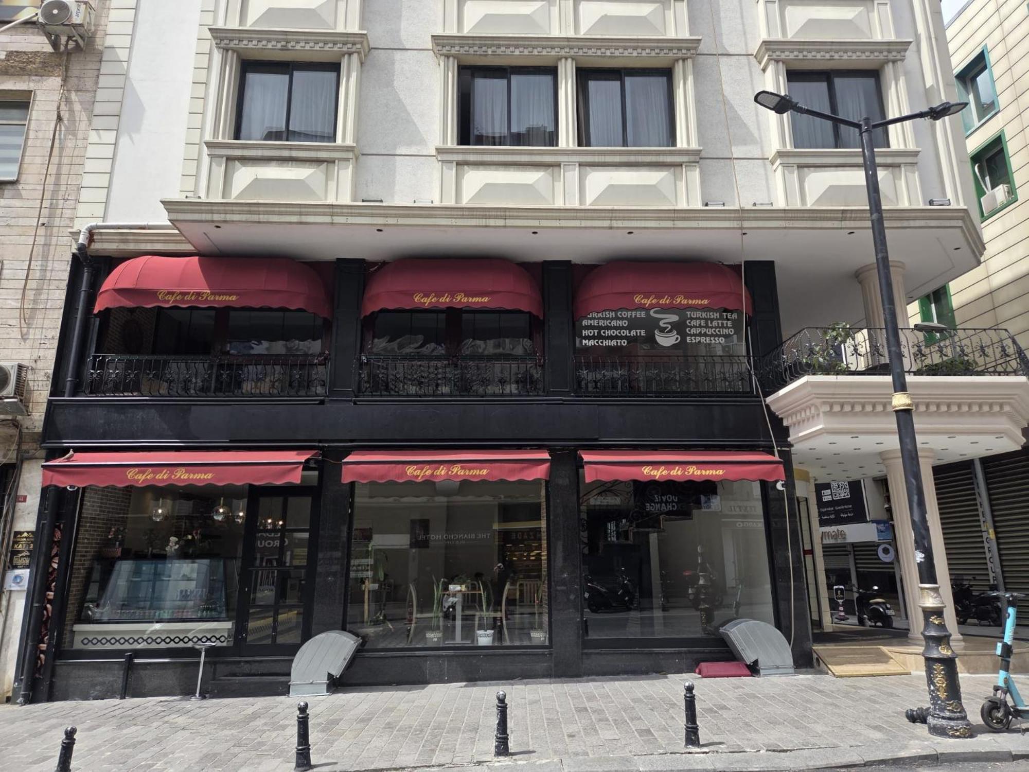 Black Bird Hotel — Photos 1